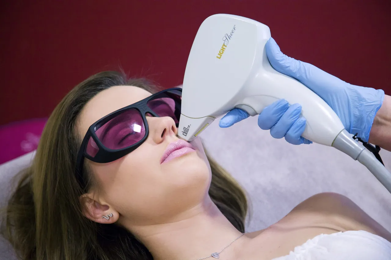 Depilacja laserowa mechanizm działania, laser niszczący mieszek włosowy