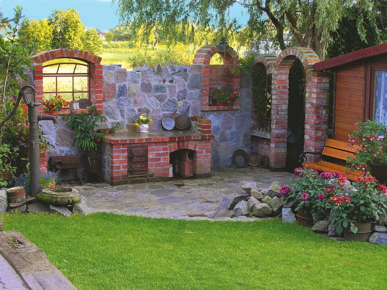 inspiracje starymi kafelkami w ogrodzie