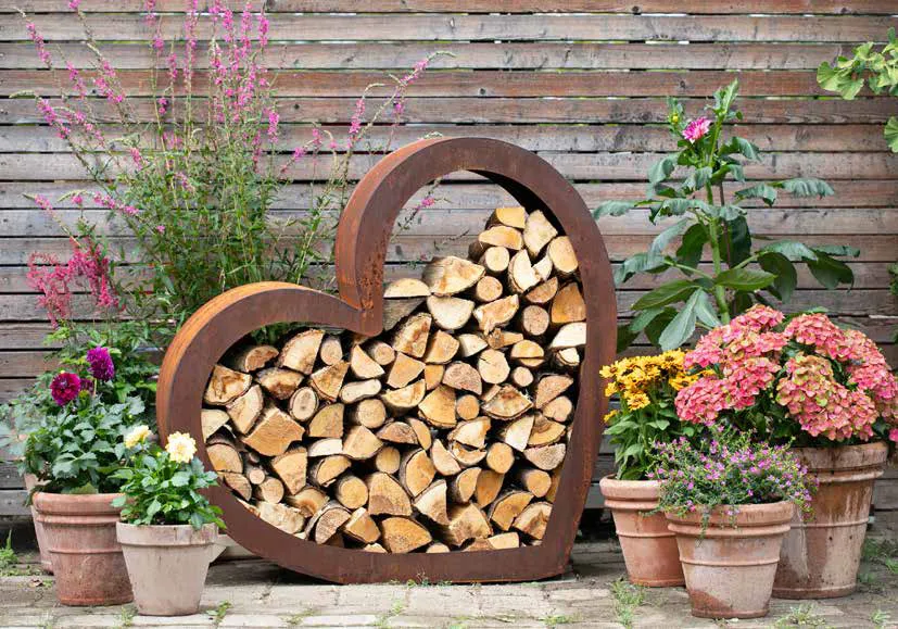 Moderne rostige Gartenskulpturen Trends 2025