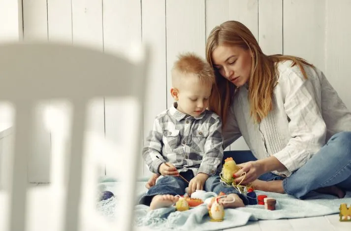 czynniki wpływające na zarobki opiekunki dziecięcej