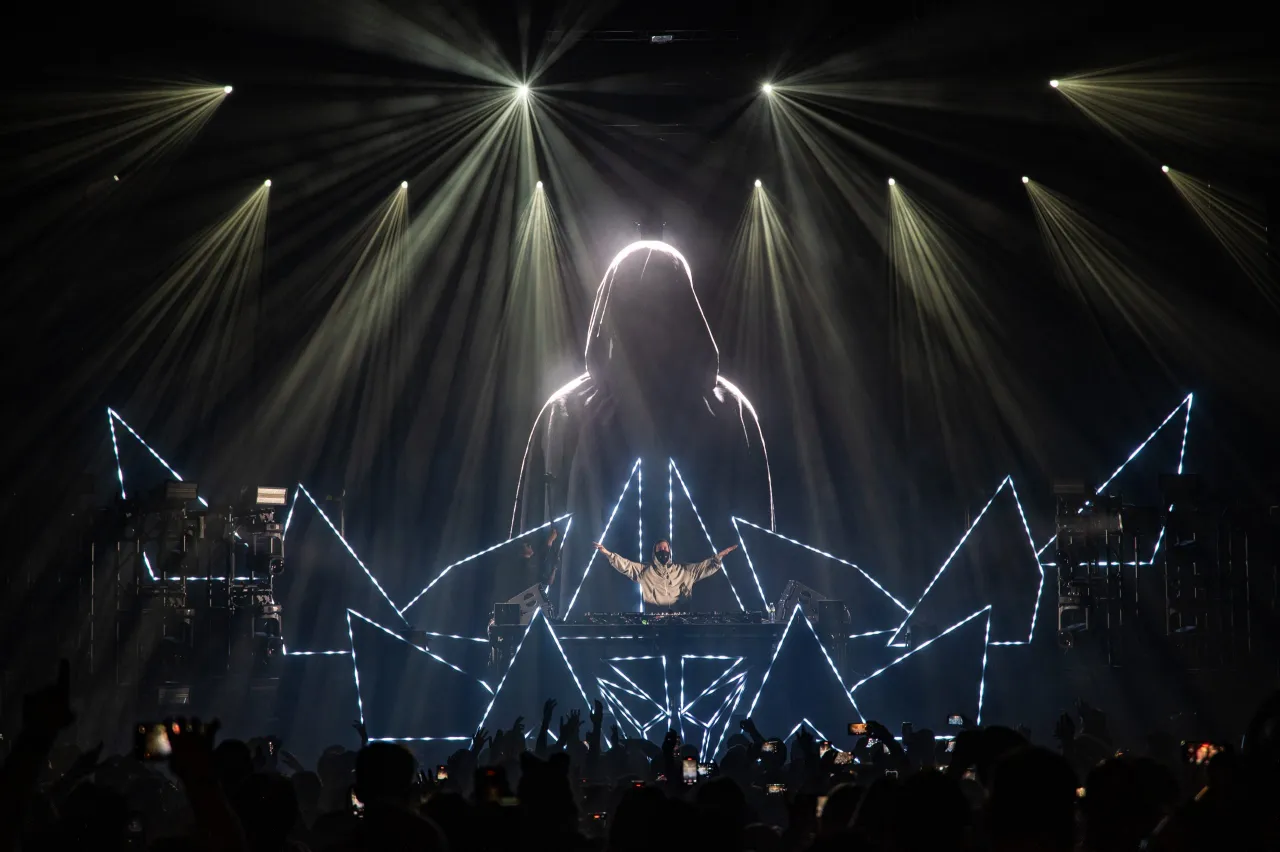 Alan Walker show wizualizacje pirotechnika