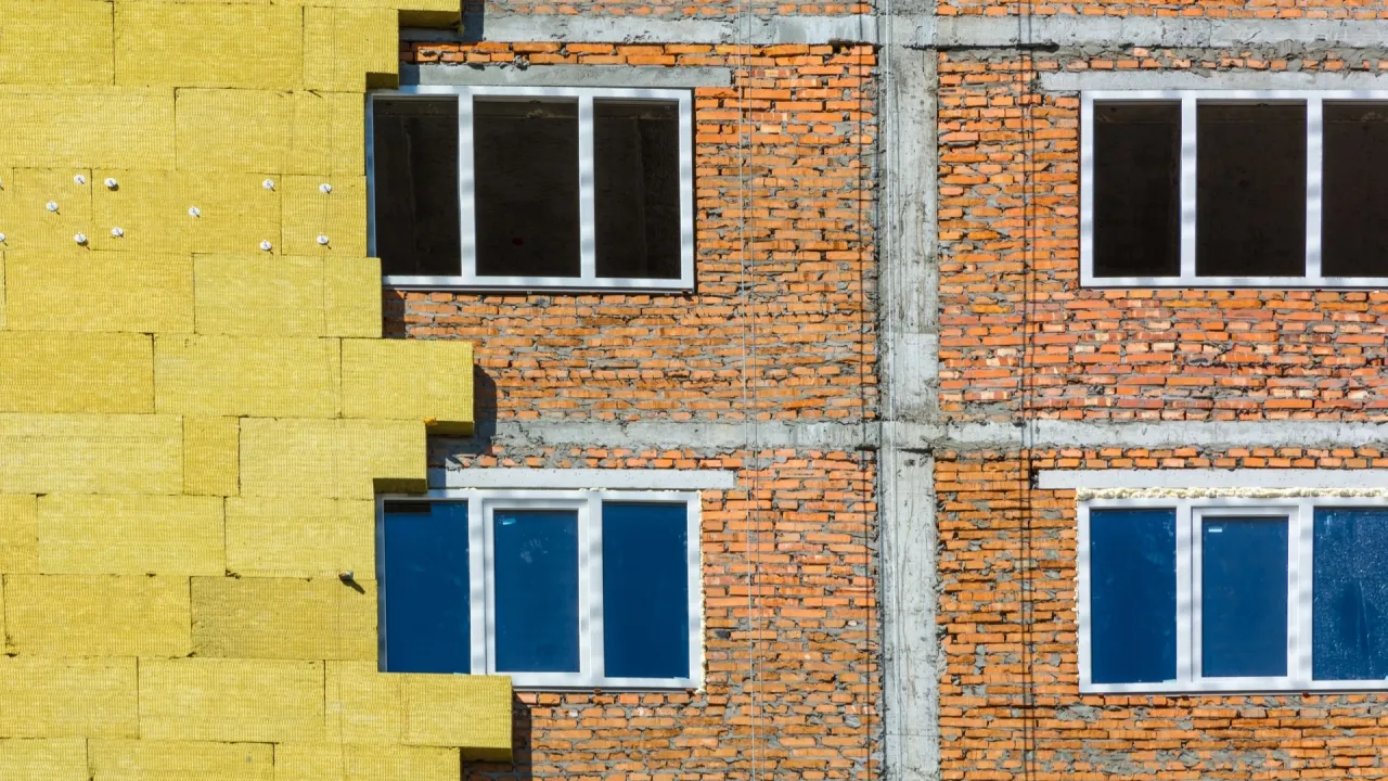 Schemat punktu rosy w ścianie ocieplonej od wewnątrz