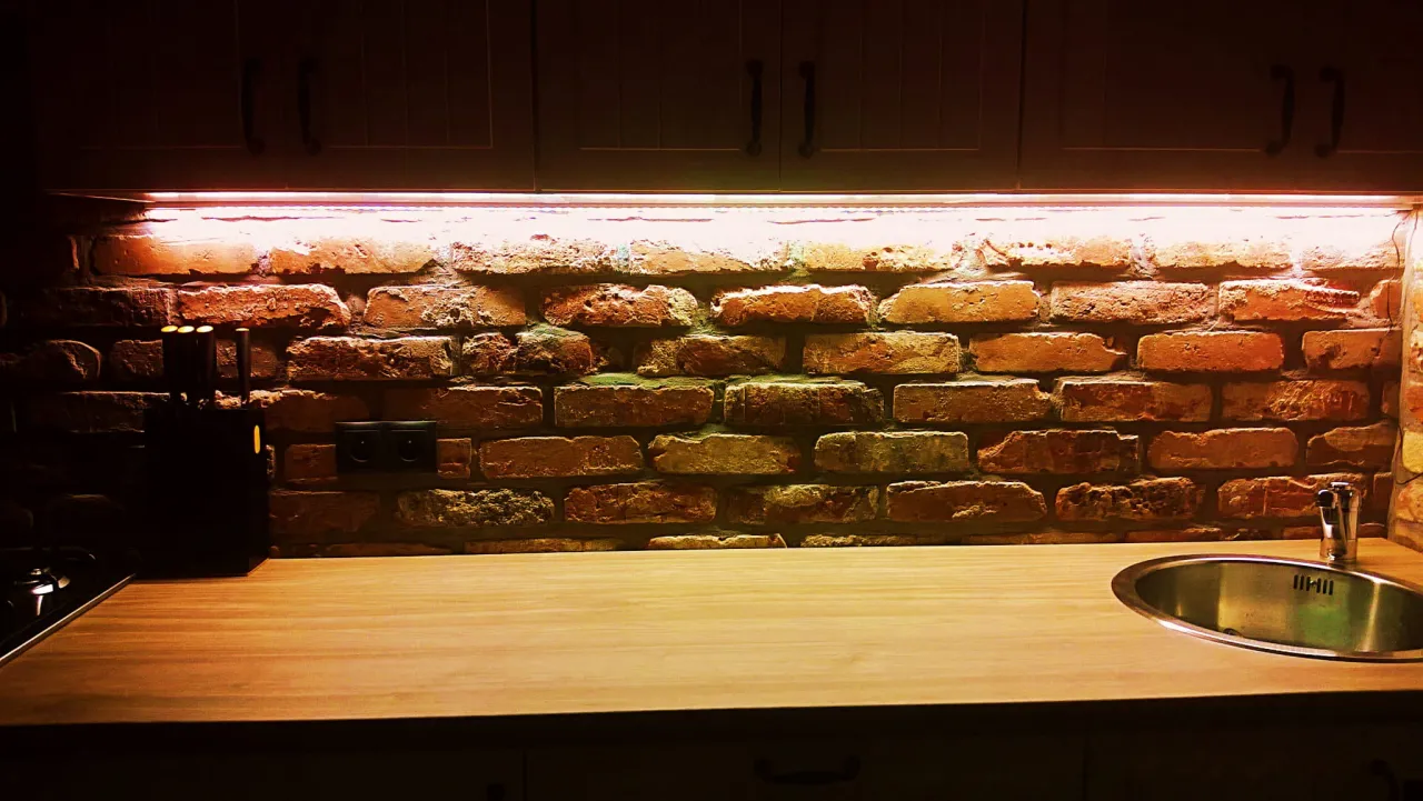 zestaw oświetlenia led podszafkowego komponenty