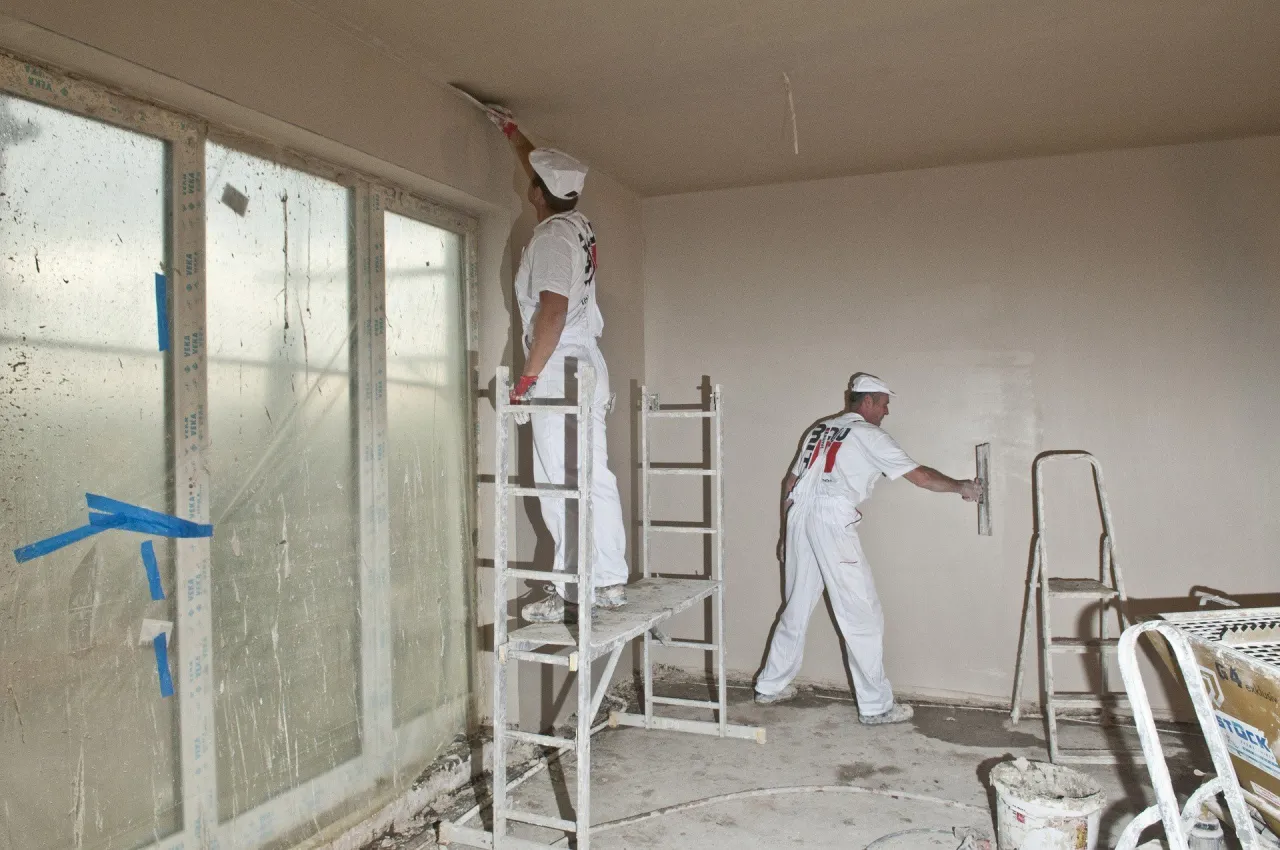 Gładka ściana po gipsowaniu