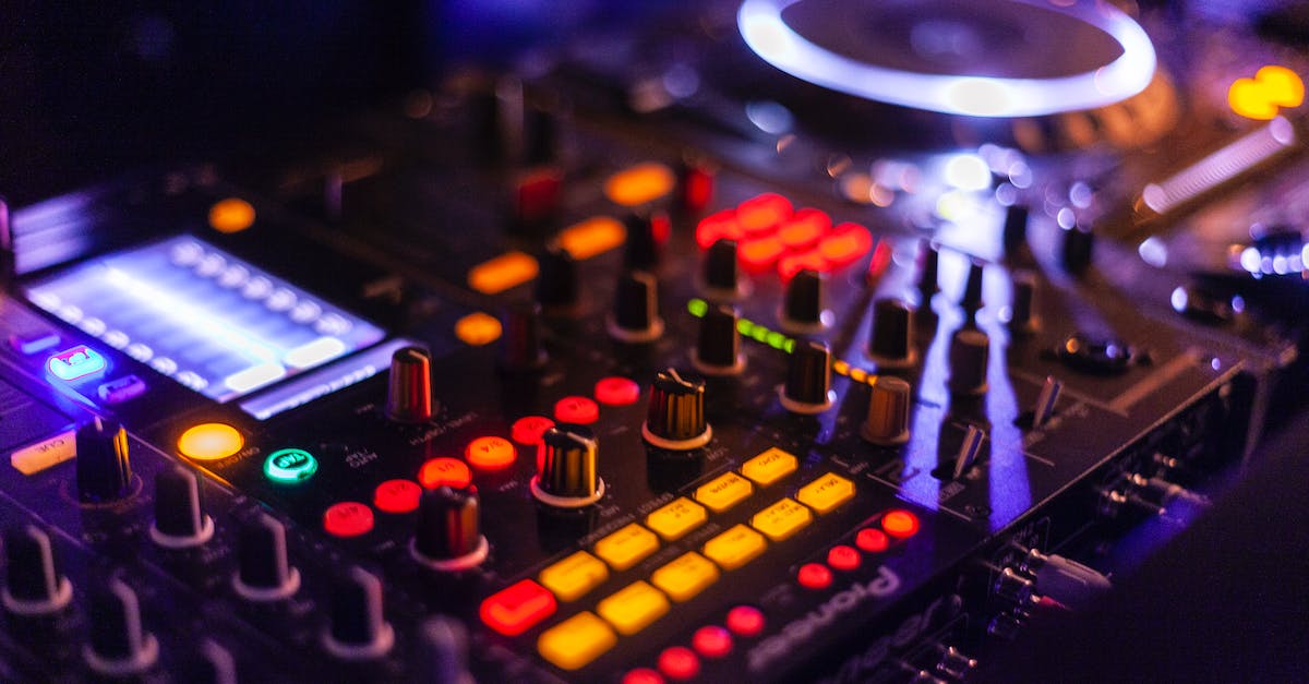 Najlepsze sprzęty i akcesoria dla DJ-ów