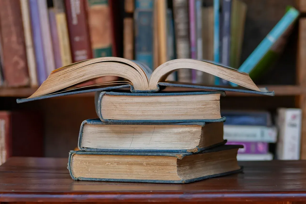 Polska literatura powojenna, pisarze PRL, cenzura książek