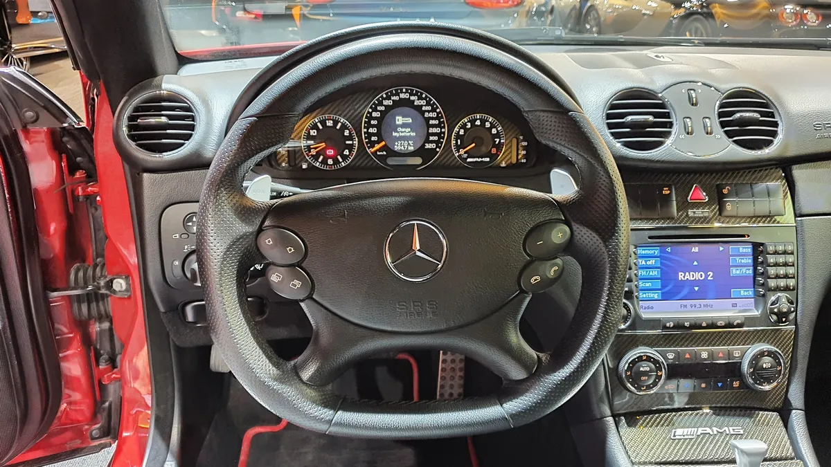 Mercedes CLK 63 AMG wnętrze