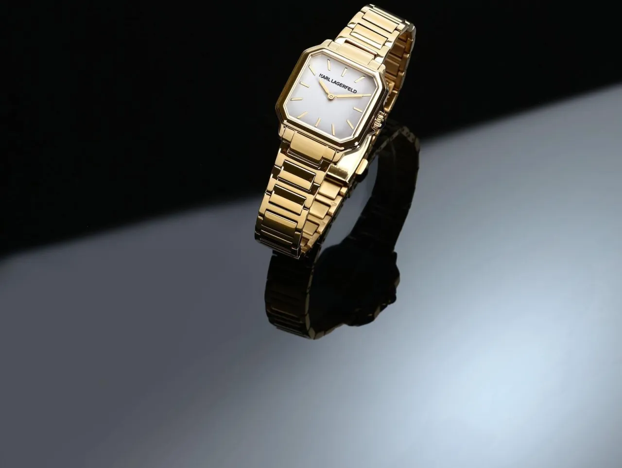 Męski zegarek Karl Lagerfeld na nadgarstku