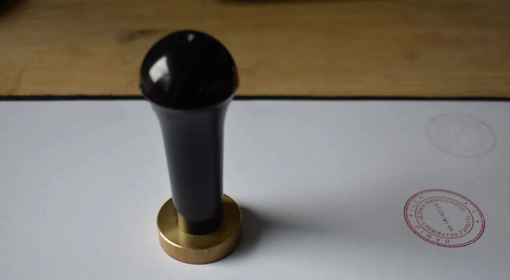 pieczęć okrągła tłumacza przysięgłego