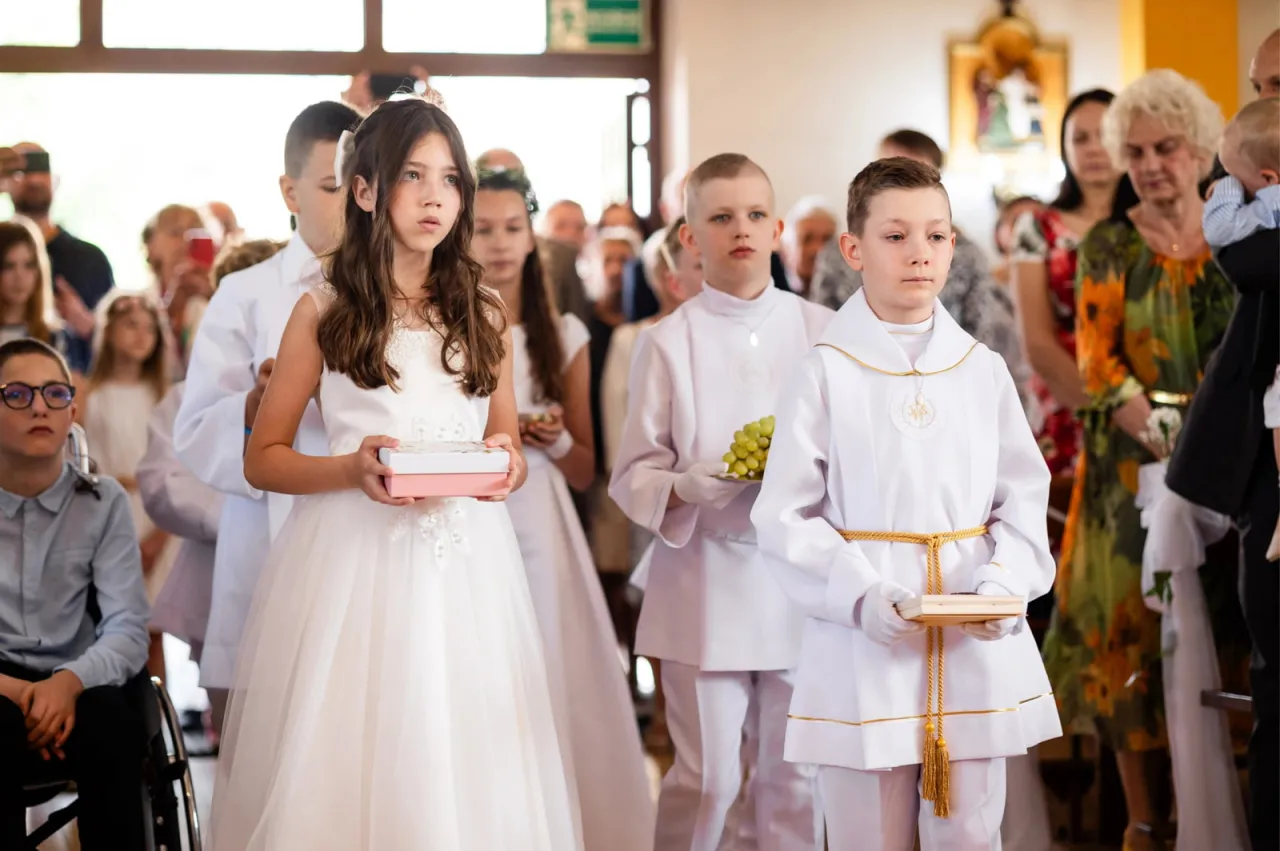 Fotograf komunijny reportaż kościół