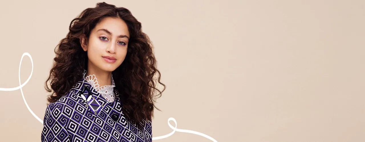 R&oacute;żne techniki kręcenia włos&oacute;w prostownicą