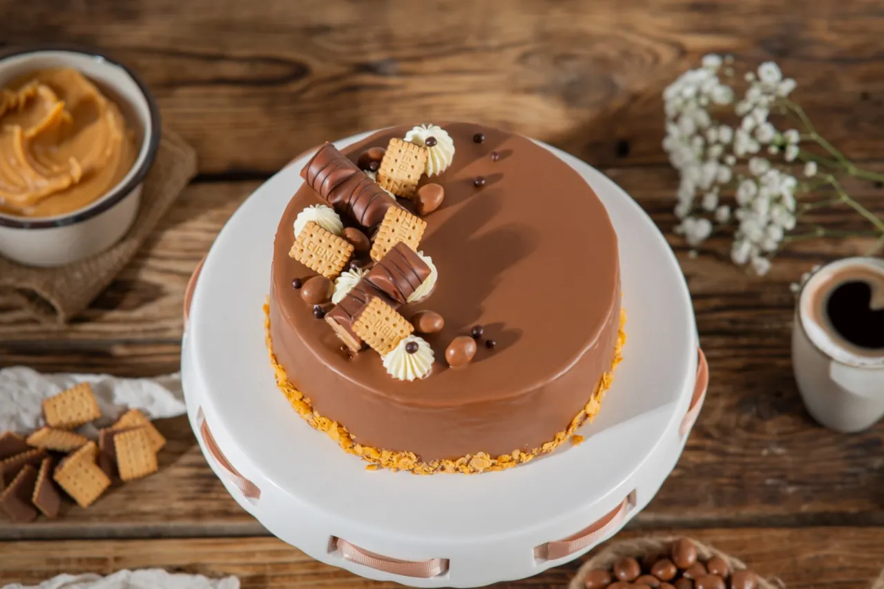 dekoracja ciasta kinder bueno