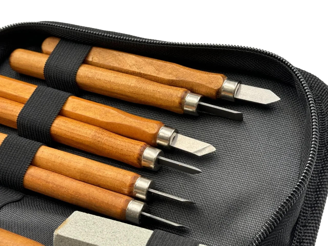 Podstawowe narzędzia do rzeźbienia w drewnie