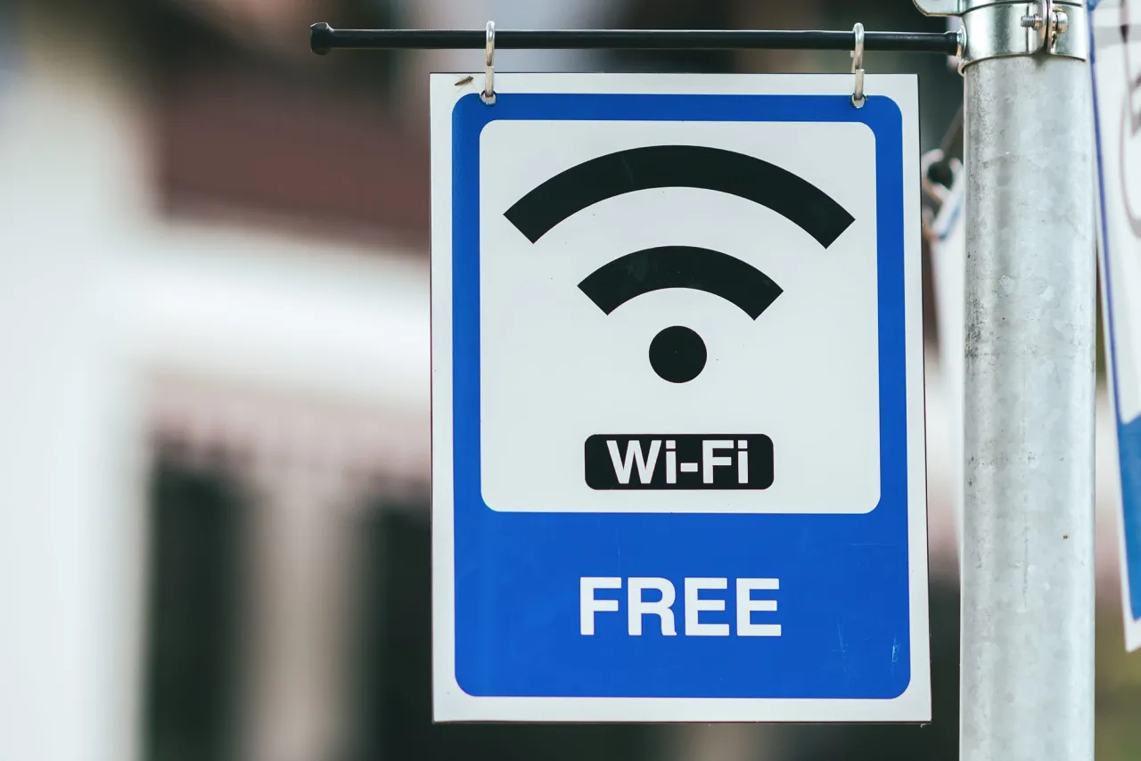 Telefon udostępniający Wi-Fi kodem QR