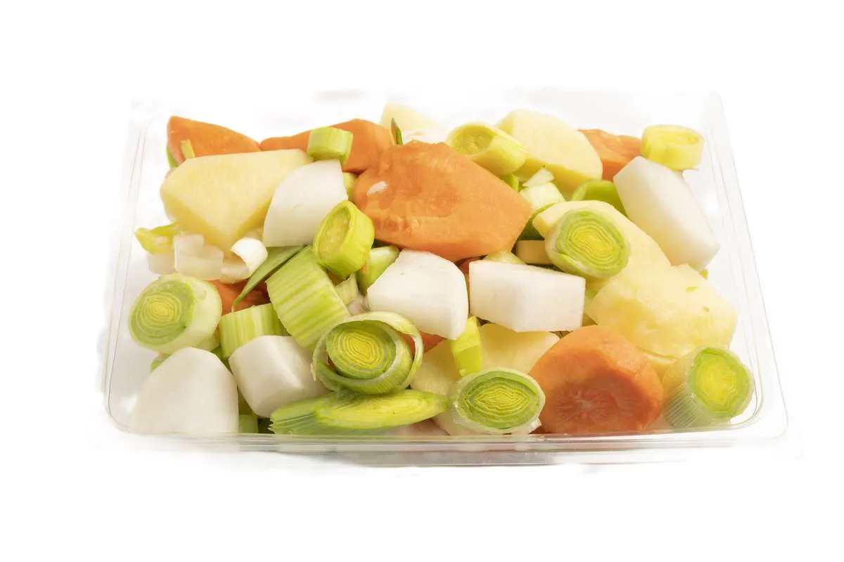 Assortiment de l&eacute;gumes frais pour soupe