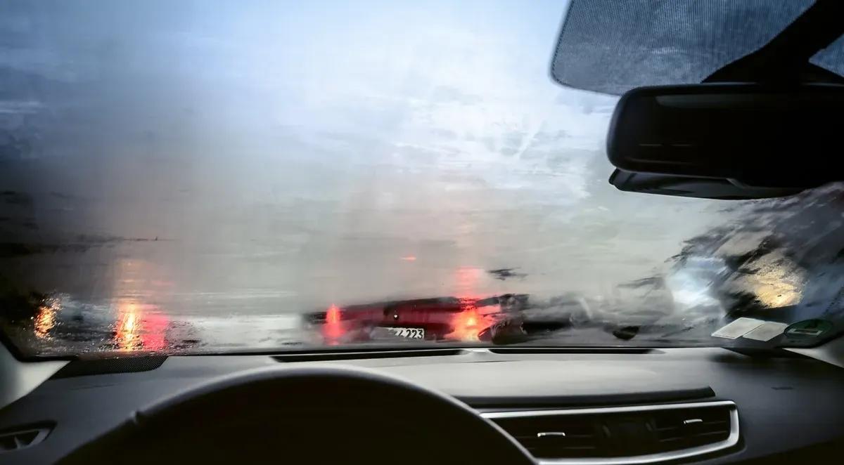 zaparowane szyby samochód zima