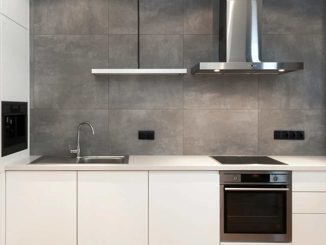 gniazdka nad blatem kuchennym odległość od zlewu