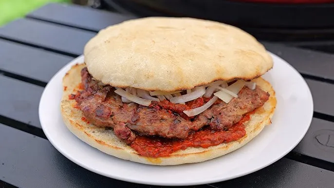 pljeskavica na grillu