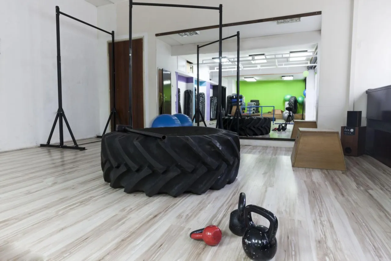 CrossFit box wnętrze trening