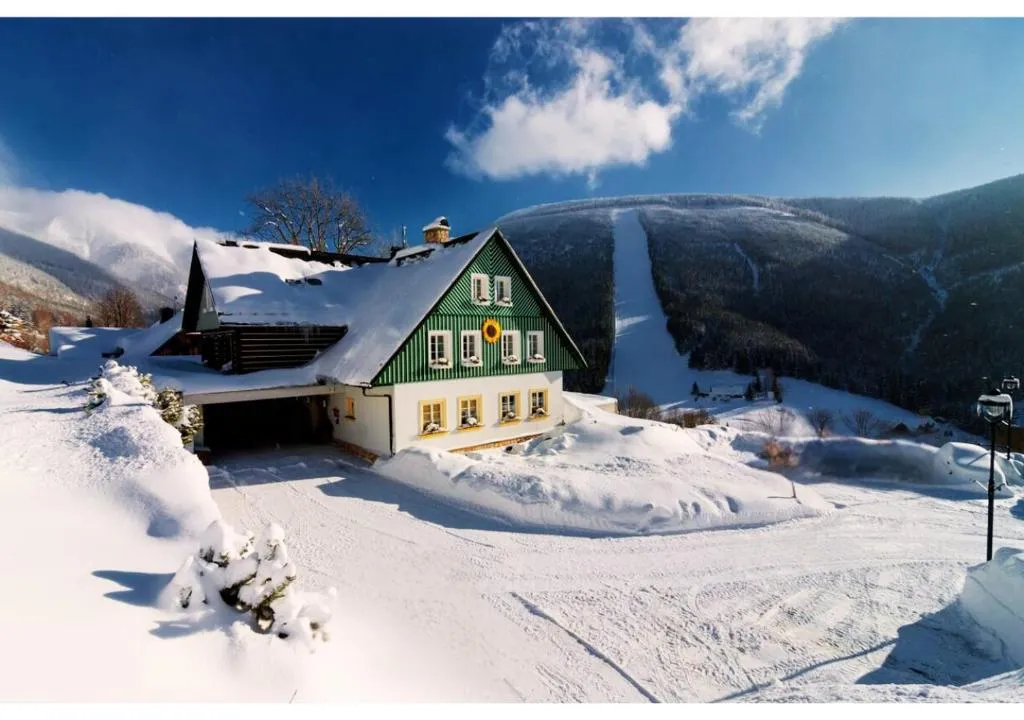 Restauracja w Szpindlerowym Młynie z widokiem na g&oacute;ry