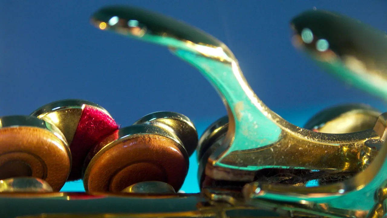 Sprawdzanie poduszek saksofonu