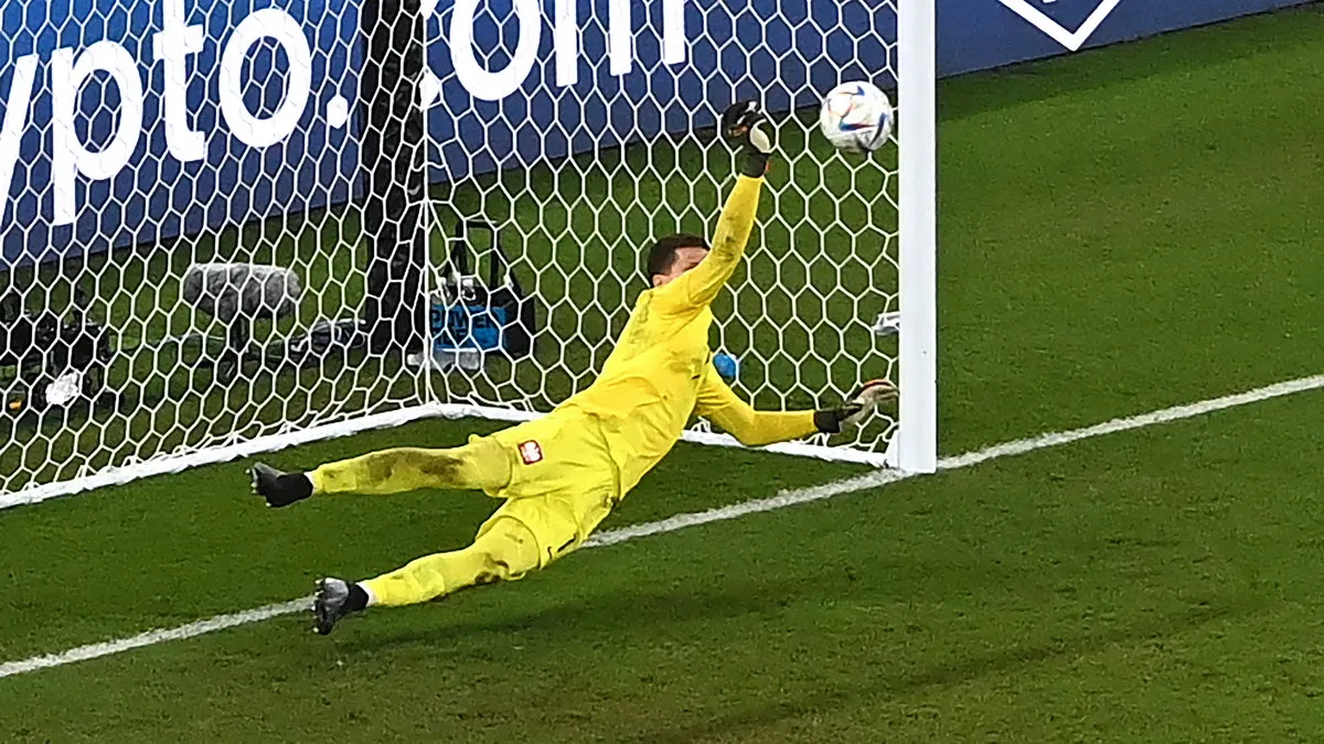 Wojciech Szczęsny broni karnego na Mistrzostwach Świata