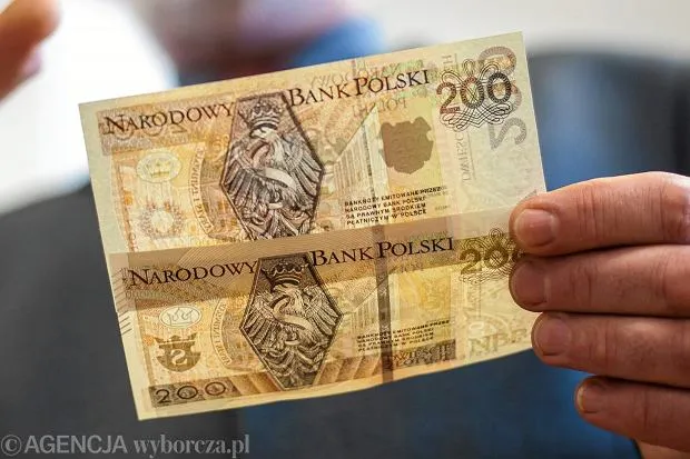 symboliczne 800 złotych w portfelu