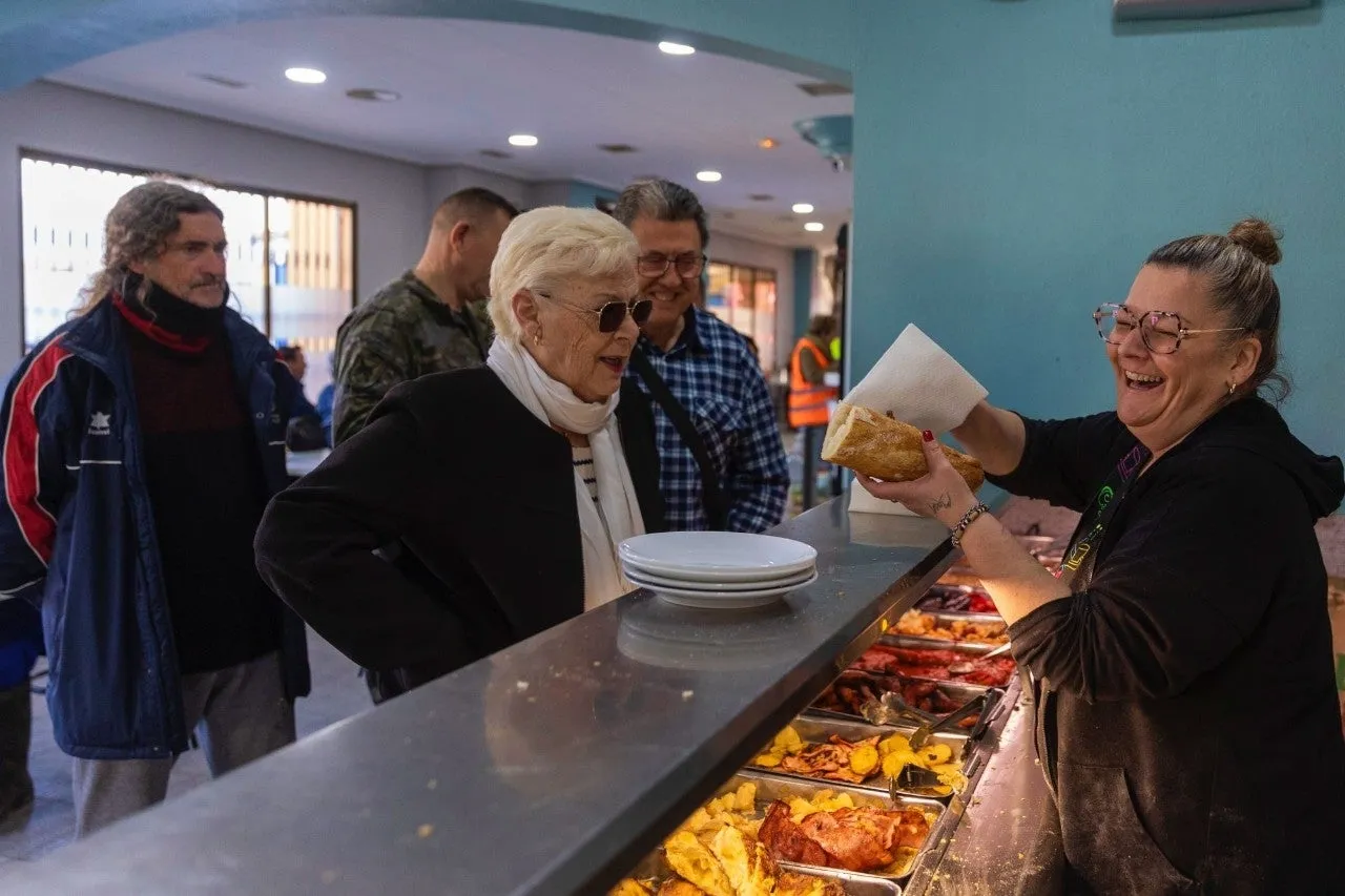 ambiente de bar valenciano a la hora del almuerzo