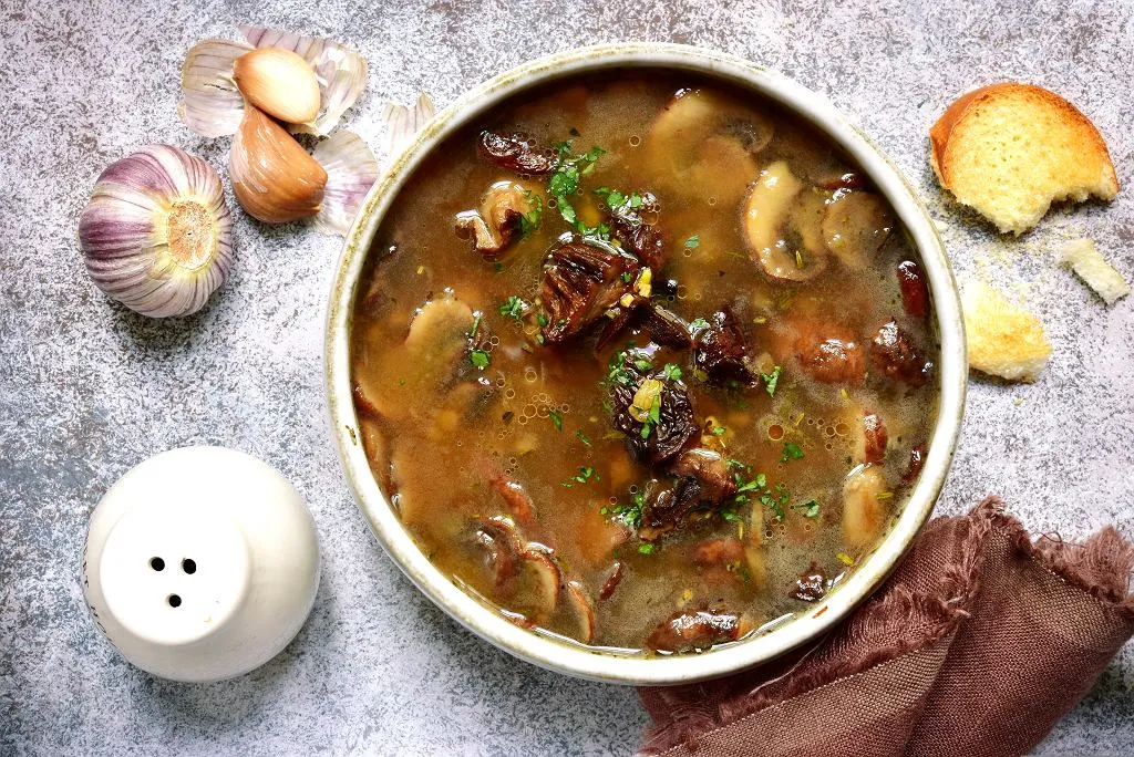 Zdjęcie Jak zrobić zupę z suszonych grzybów, aby zachwycić smakiem i aromatem