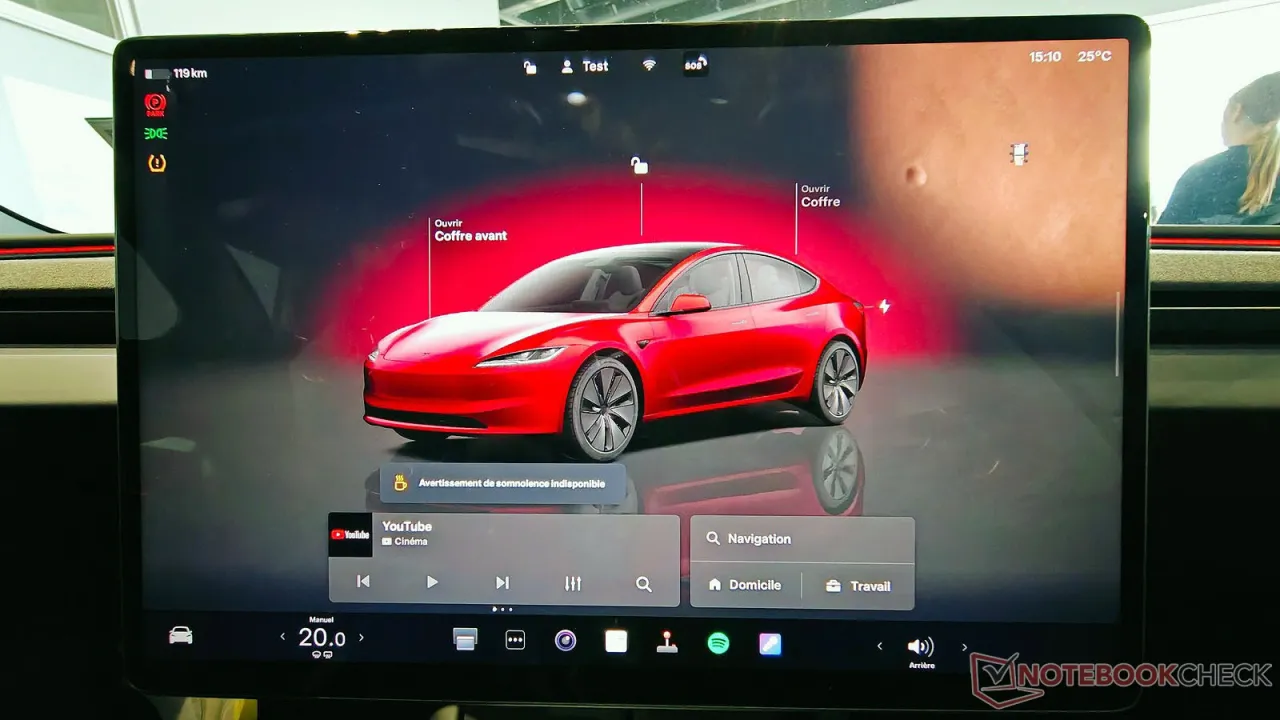 Zdjęcie Ile przejedzie Tesla na jednym ładowaniu? Zasięg różnych modeli