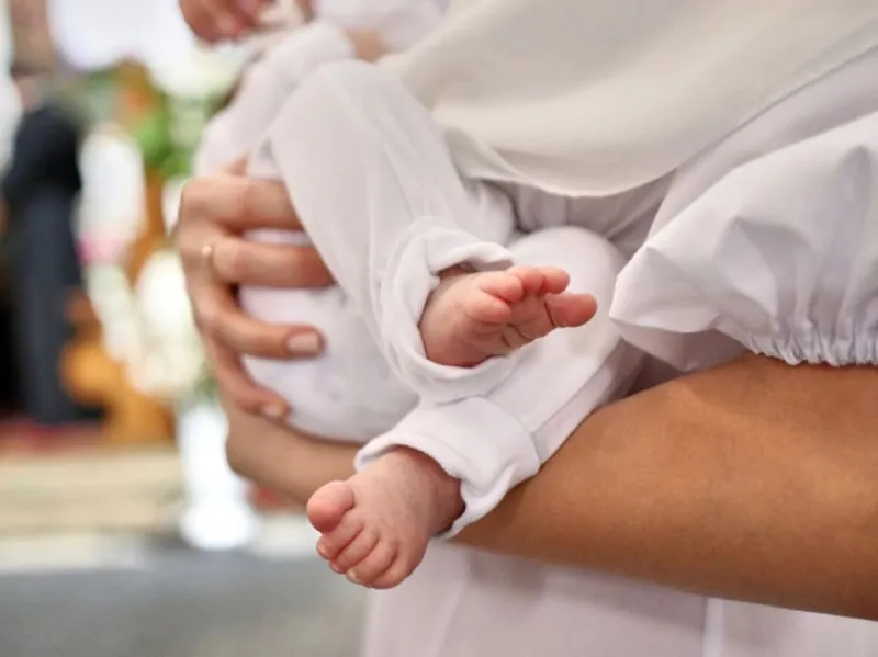 r&oacute;żnica chrzest a chrzciny grafika