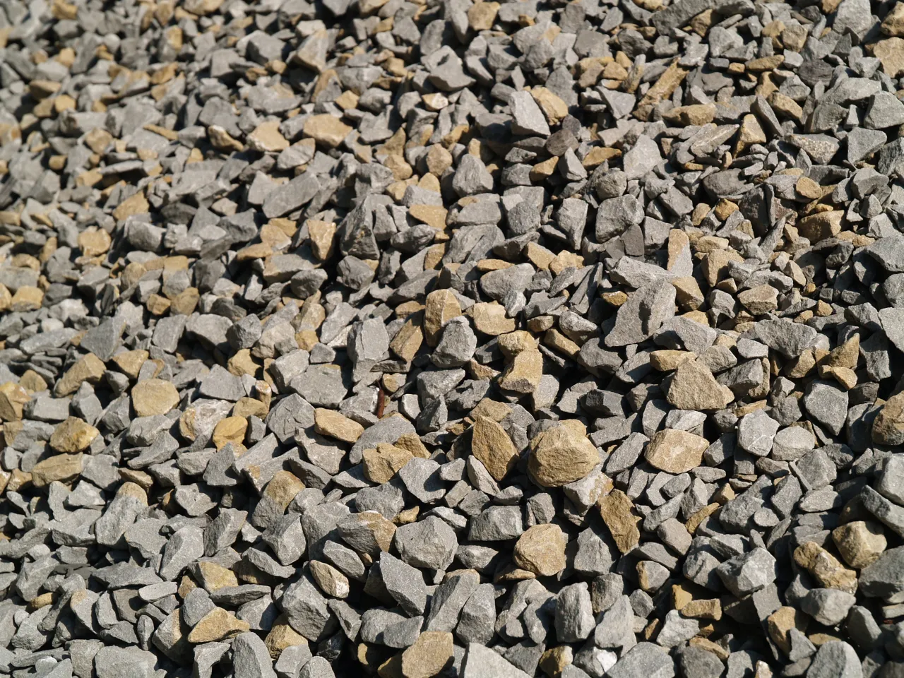 Rodzaje kruszyw drogowych: tłuczeń, kliniec, grys, żwir, pospółka