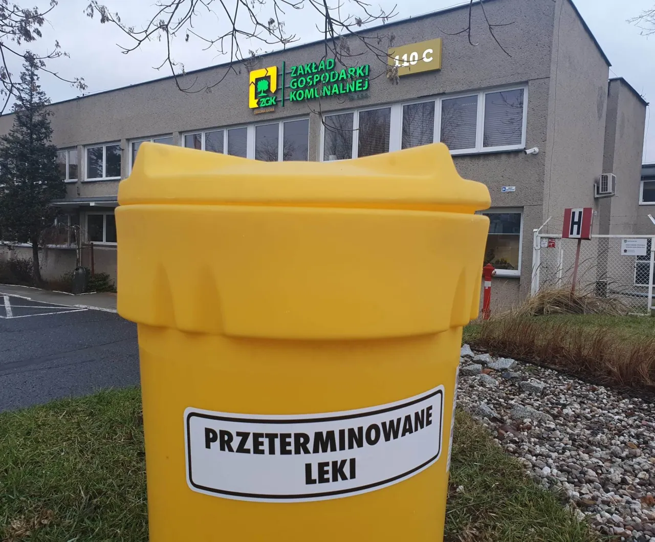 pojemnik na przeterminowane leki w aptece