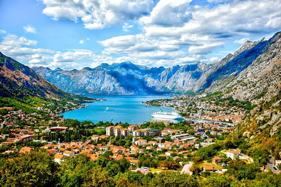 krajobrazy Bałkan&oacute;w, zatoka Kotor, albańska riwiera