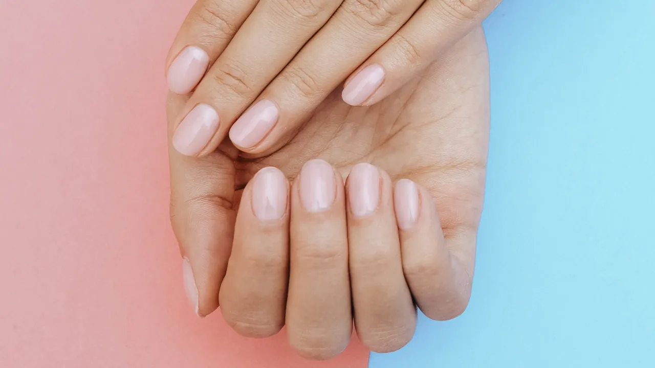 błędy przy przedłużaniu paznokci bazą