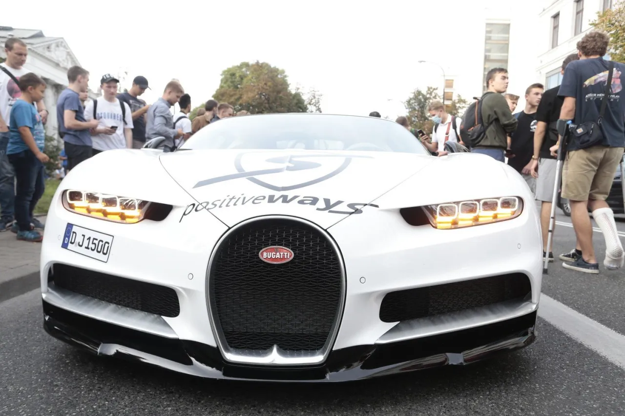 Bugatti Chiron w mieście