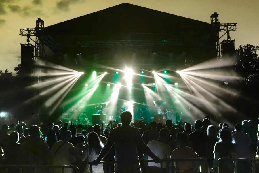 scena koncertowa nagłośnienie oświetlenie