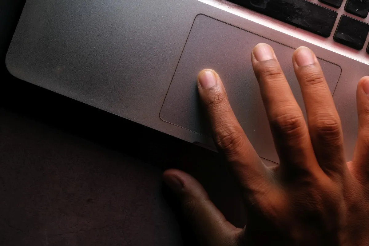 BIOS UEFI ustawienia touchpada