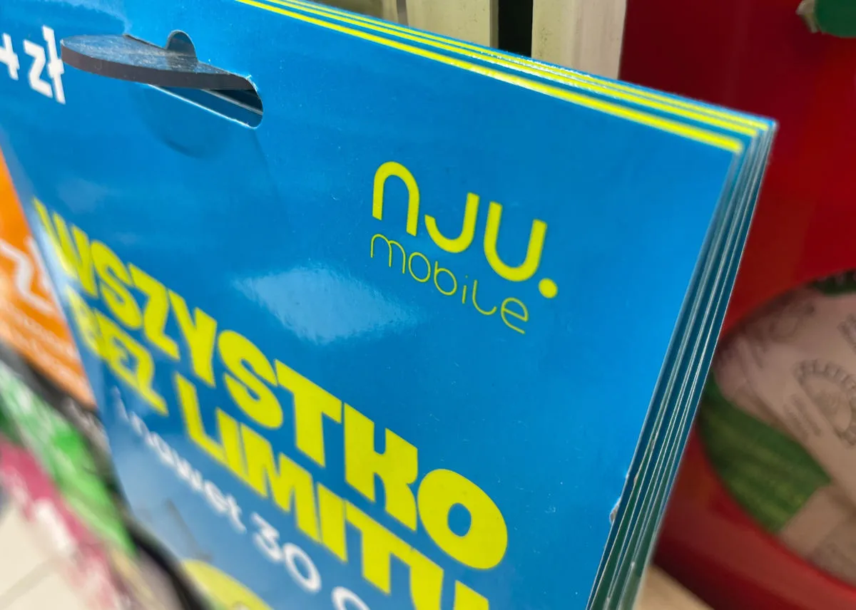 Nju mobile i Orange logo porównanie