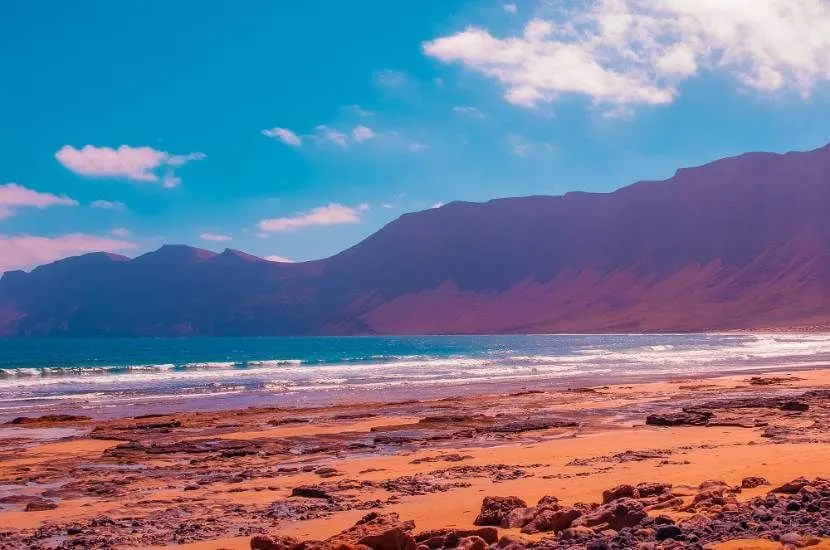 Zdjęcie Ile trwa lot na Lanzarote z Katowic? Sprawdź czas przelotu!