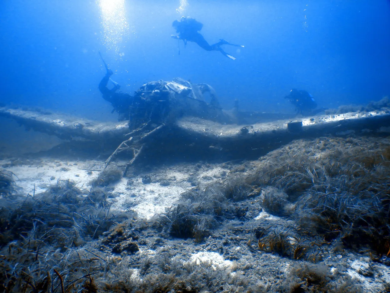 wraki samolot&oacute;w jezioro pluszne nurkowanie