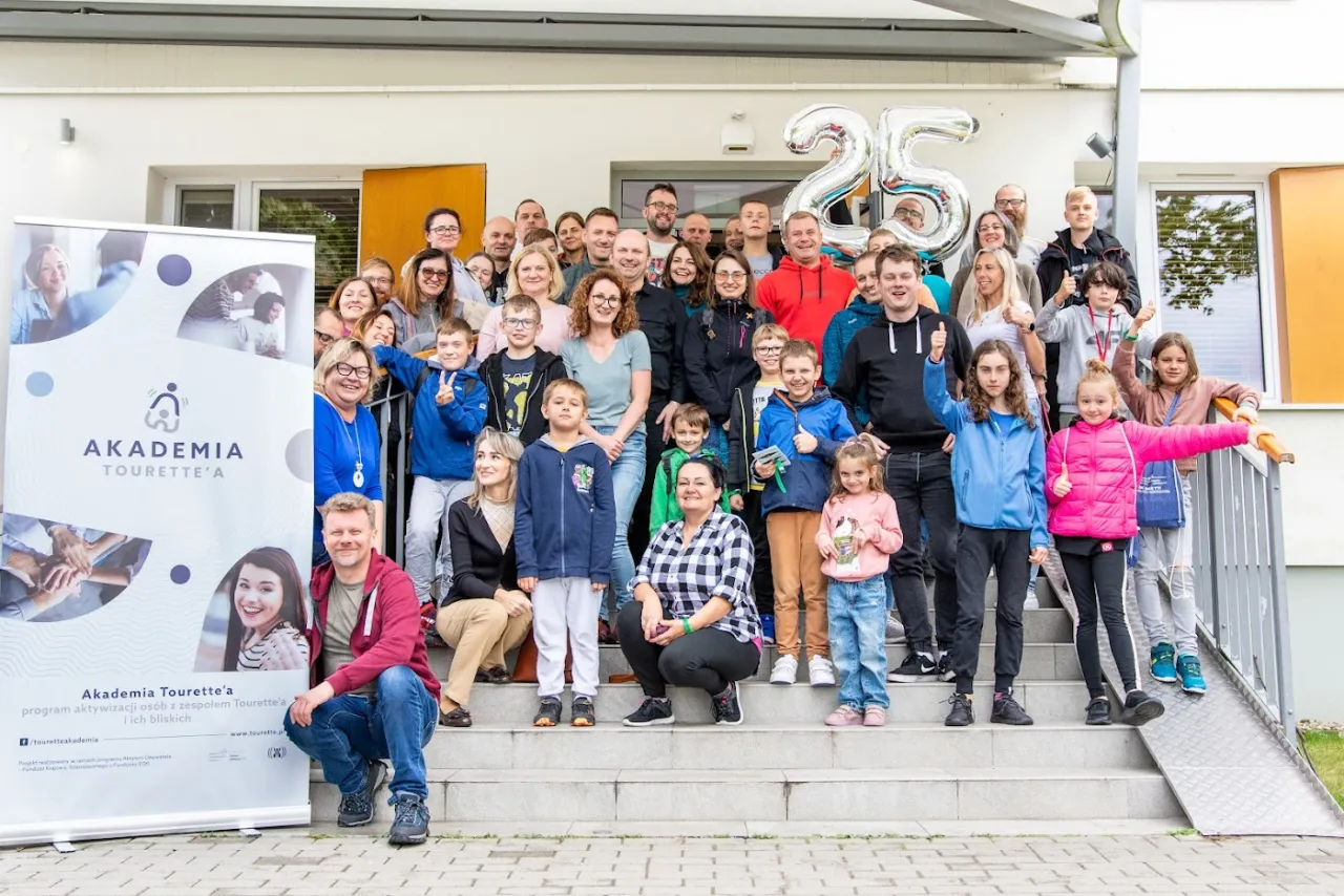 Wsparcie dla osób z zespołem Tourette'a - rodzina, przyjaciele, stowarzyszenia