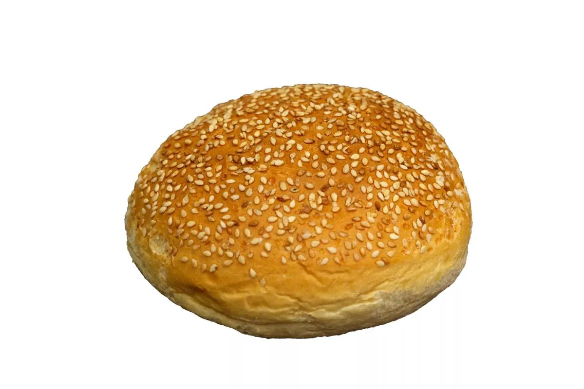 bułki do hamburger&oacute;w z sezamem i lśniącą sk&oacute;rką