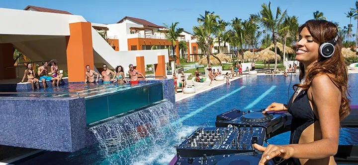 Por&oacute;wnanie hotel rodzinny vs adults only