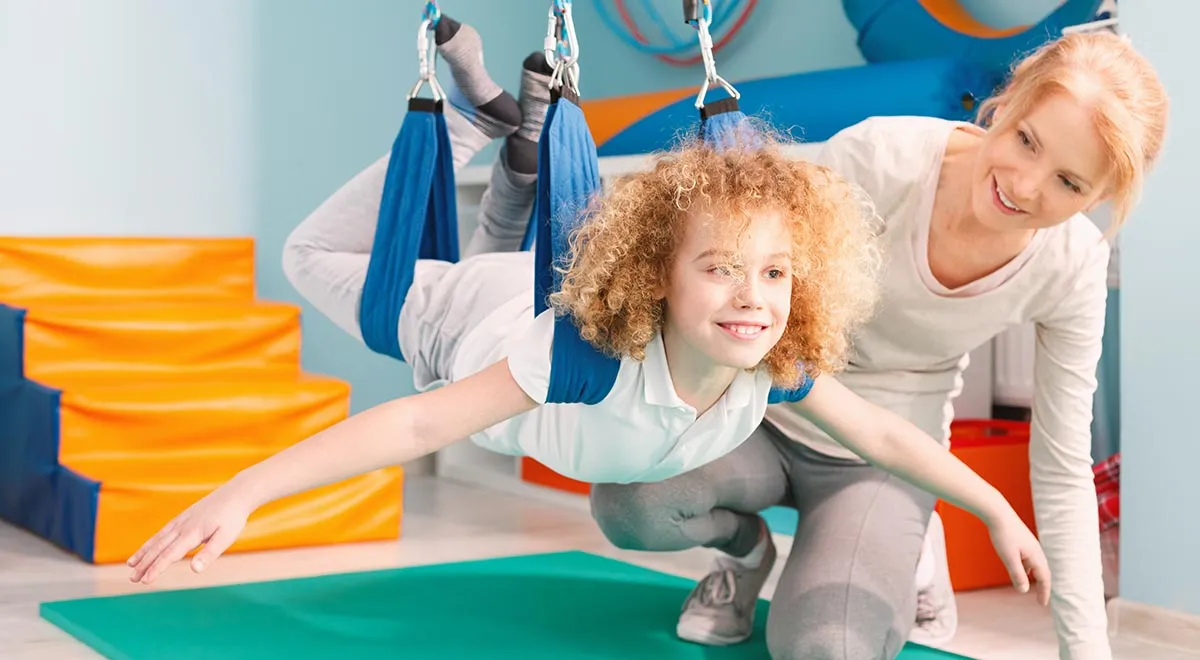 dziecko w pokoju sensorycznym, terapia integracji sensorycznej