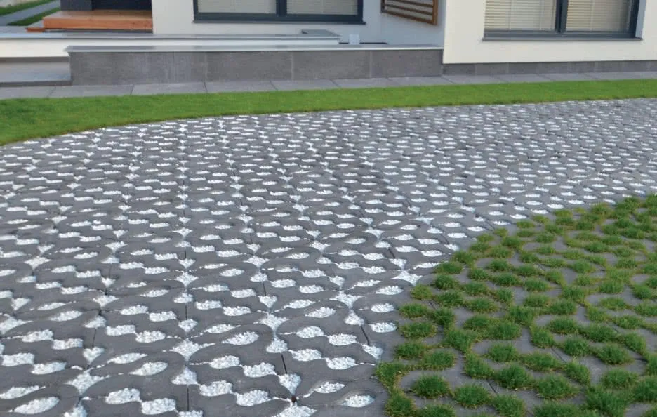 różne rodzaje podjazdów kostka brukowa płyty betonowe kruszywo ażurowe