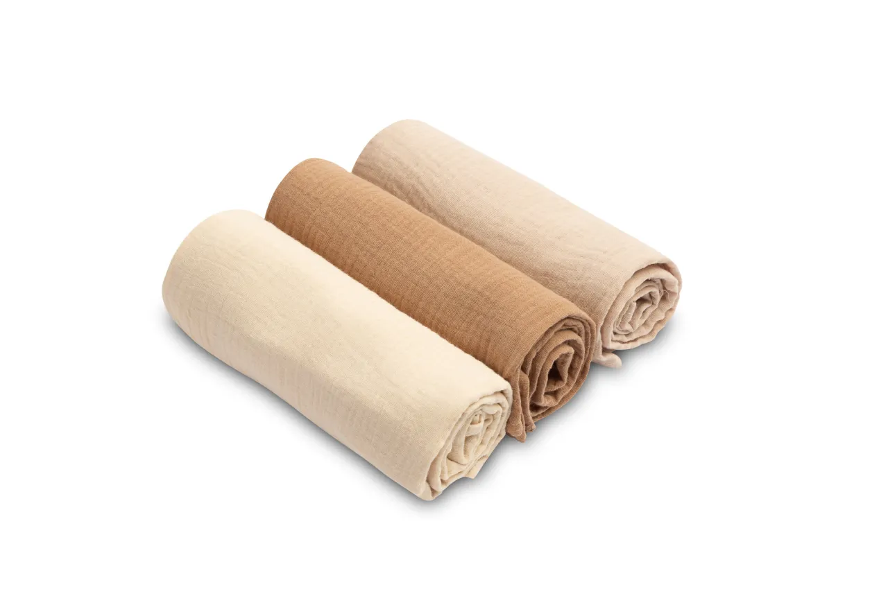 pielucha muślinowa zastosowania, dziecko z pieluchą muślinową