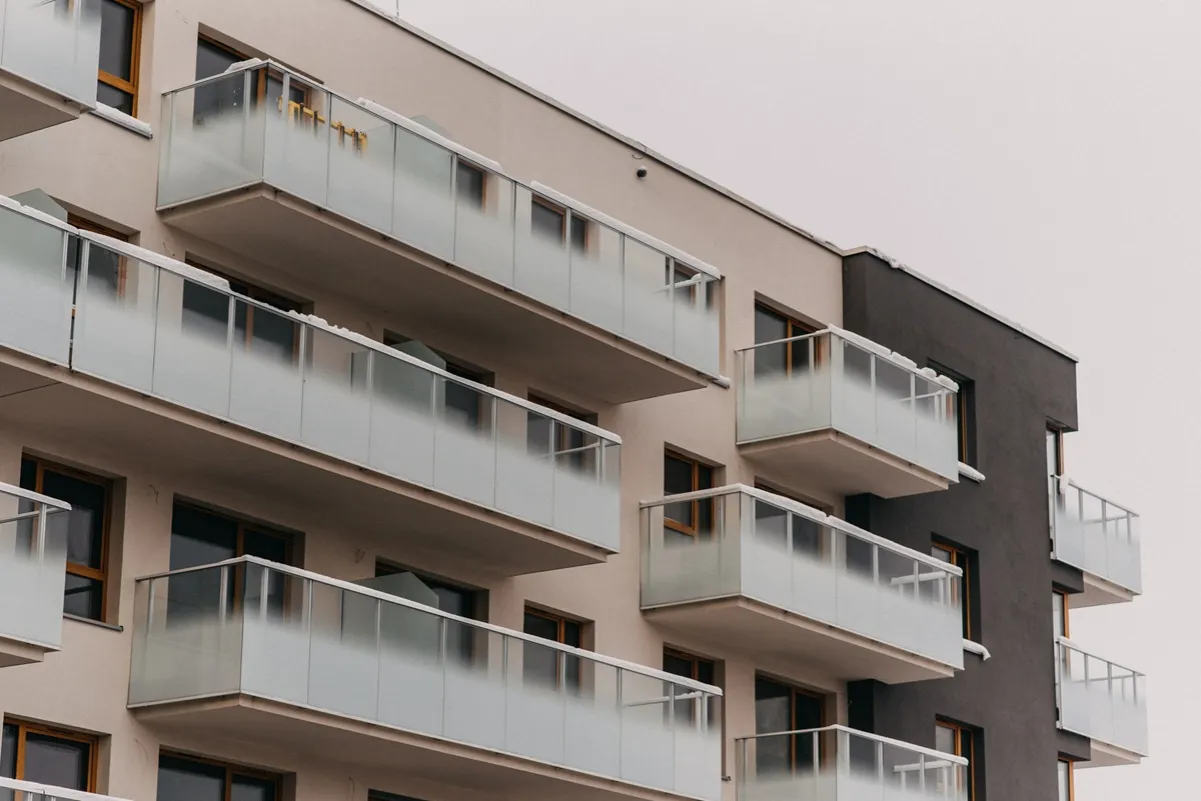 Zdjęcie Czy kupno mieszkania od dewelopera wymaga zgłoszenia do urzędu skarbowego?