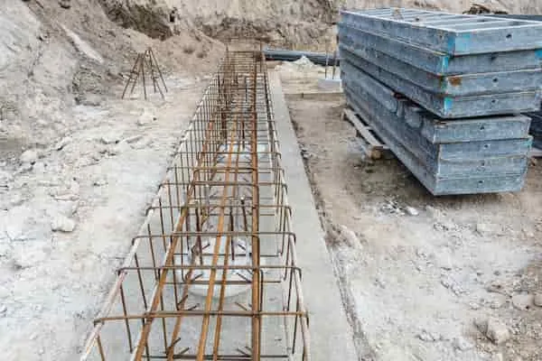 Zdjęcie Co ile strzemiona na fundament? Kluczowe zasady dla stabilności