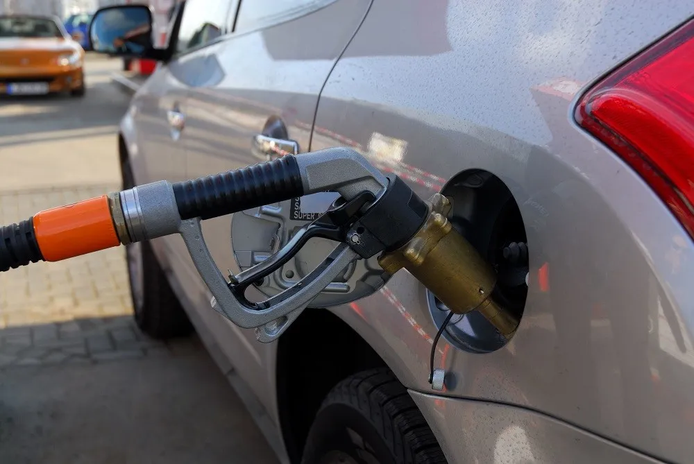 Zdjęcie Co gorsze: benzyna do diesla czy diesel do benzyny? Skutki i koszty